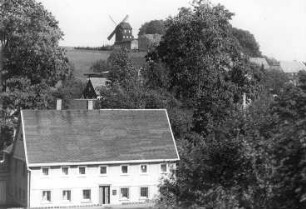 Obercunnersdorf-Kottmarsdorf?. Ortsansicht mit Windmühle