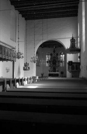 Sengwarden: Inneres der Kirche