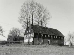 Neustadt-Polenz in Sachsen, Dreiseithof : Neustadt-Polenz in Sachsen. Dreiseithof (bezeichnet 1824), Mittelweg 75. Wohnstallhaus. Giebel- und Hauseingangsseite
