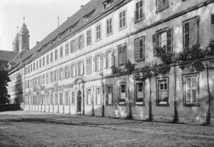 Benediktinerabtei — Westflügel