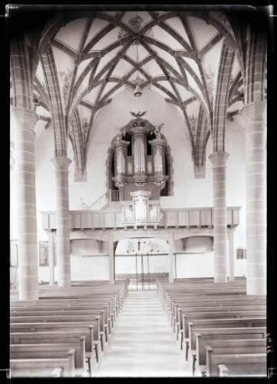 Stadtpfarrkirche; Innenraum nach Norden nach der Restaurierung