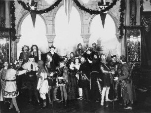 Kostümfest „Zeit der Minnesänger“ (Maienfest aus der Zeit der Hohenstaufen) im Künstlerhaus Bellevuestraße