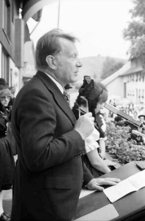 Bernau: Preisübergabe an Bürgermeister und Ansprache von Minister Engler