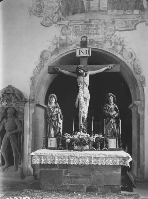 Münnerstadt, Pfarrkirche : Münnerstadt. Pfarrkirche Sankt Maria Magdalena. Innenansicht mit Kreuzaltar