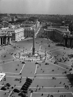 Vatikan. Petersplatz (Piazza San Pietro). Teilansicht vom Dom