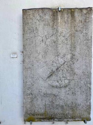 Reinfeld: Matthias-Claudius-Kirche: Grabplatte des Ritters Ludolf von Wegedank (+ August 14. Jahrhundert)