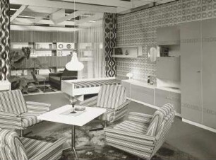 Jugendzimmer : Ausstellungskojen mit Wohnzimmer und Jugendzimmer (1975; VEB Möbelkombinat Zeulenroda-Triebes (ZEUTRIE))
