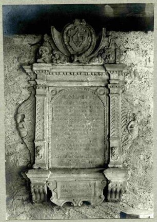 Friedhof. Grabstein zweier Knaben, +1613