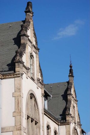 Giebel am Gebäude des Landratsamtes