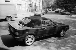 Berlin-Charlottenburg : In Berlin-Charlottenburg, Gierkeplatz mit VW-Scirocco-Cabrio