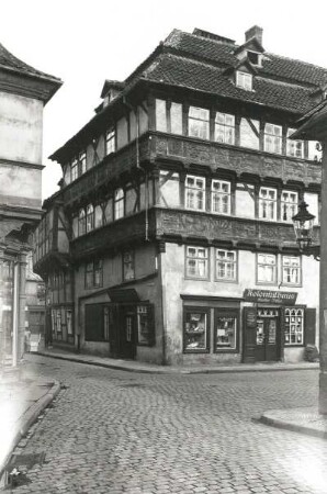 Halberstadt, Lichtengraben : Halberstadt. Fachwerkwohnhaus, Kolonialhaus Gustav Drüber, Lichtengraben. Eckansicht