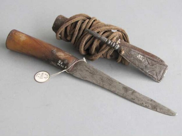 Dagger knife with dagger sheath (rifle accessories)