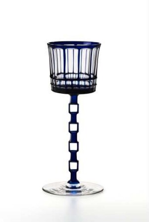 Stengelglas aus farblosem und blauem Überfangglas mit Schliff