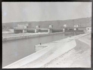 Hessigheim, Wehr, Kraftwerk und Schleuse vom Unterwasser und rechten Ufer