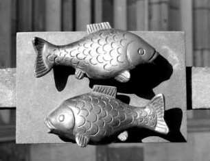 Gitter mit Monatsdarstellungen und den Tierkreiszeichen — Der Februar — Fische