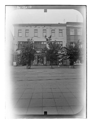 Brandenburg an der Havel, Hauptstraße 23. Wohnhaus mit Laden. Straßenfront