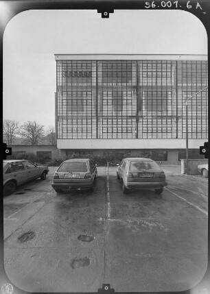Dessau (Dessau-Roßlau), Gropiusallee 38. Bauhaus (1925-1926; W. Gropius). Teilansicht von Nordost