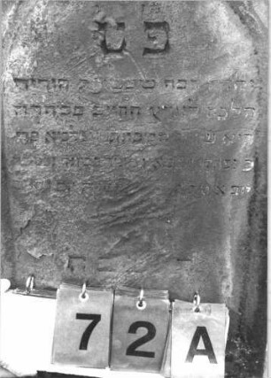 Grabstein 72 (Index: 99786706) Zustand: Inschrift z. T. verwittert Maße HxBxT: 82x46x17 cm: Grabstein 72A