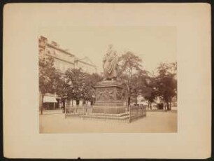 Goetheplatz mit Goethedenkmal