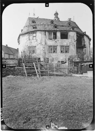 Triptis-Oberpöllnitz. Ehem. Landschloß der Freiherren von Pöllnitz (wohl 1414, Umbau E. 16.Jh. / A. 17.Jh, Renovierung 1848). Ansicht von Osten