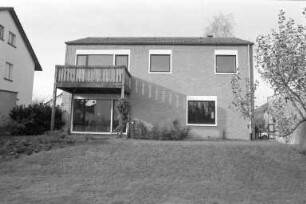 Wettbewerb im neu geschaffenen Architekturpreis um die Weinbrenner-Plakette. Auszeichnung an Architekt Erich Rossmann für das Wohnhaus Märchenring 11