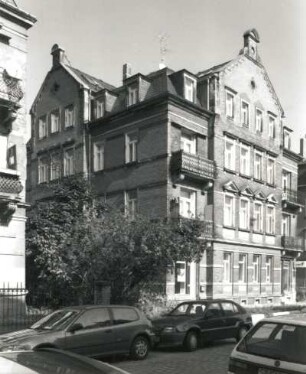 Dresden-Löbtau, Emil-Ueberall-Straße 16. Wohnhaus mit Laden (um 1900)
