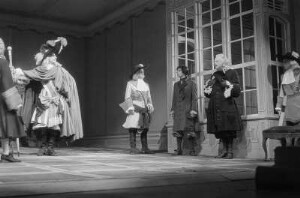 Szenenbilder aus dem Lustspiel "Tartuffe" von Molière am Deutschen Theater Berlin
