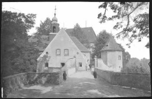 Mutzschen. Eingang zum Schloss