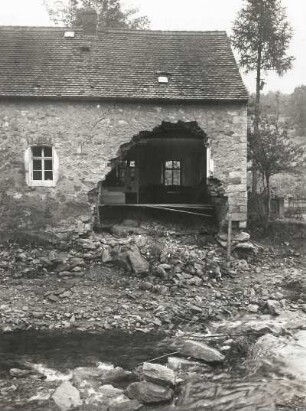 Unwetterkatastrophe im Osterzgebirge am 8./9. Juli 1927. Zerstörtes Haus in Schönwald (heute Petrovice-Krásny Les)