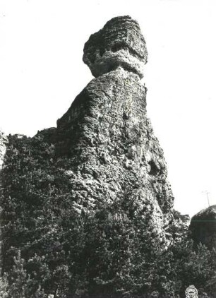 Sächsische Schweiz, Rathener Gebiet. Türkenkopf. Seilschaft Bruno Henning über dem Ring in der Ausstiegsrinne der Südwand (V)