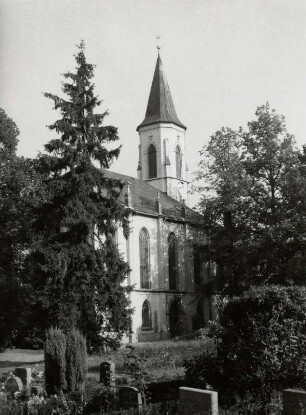 Lößnitz, Hospitalkirche Sankt Georg : Lößnitz (Kreis Aue), Hospitalkirche Sankt Georg, 1861, Ansicht von Südosten über den Friedhof