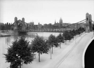 Breslau, Freiheitsbrücke : Breslau (Wroclaw/Polen). Rechtes Oderufer. Blick flussabwärts nach Nordwesten über Freiheitsbrücke (Hängebrücke) zu Sand-, Kreuzkirche und Dom St. Johannes des Täufers
