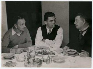 Max Schmeling während seines Aufenthaltes in den USA. Mitte: Max Schmeling, links: Generalkonsul Paul Schwarz