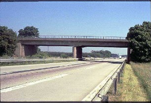 Fahrbahn Ost (Karlsruhe Richtung Heidelberg): Brücke von Süden