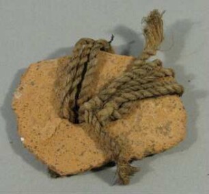Fragment eines Tongefäßes