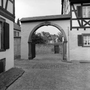 Ehem. Pfarrhof; Eltville, Kirchgasse 3, Kirchgasse 4, Kirchgasse