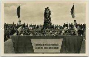 Verabschiedung des 136. sowjetischen Garde-Panzerregimentes im Magdeburger Ernst-Grube-Stadion