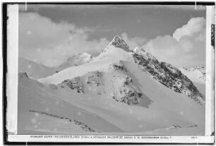 Stubaier Alpen. Bildstöckeljoch (3138 Meter) und Stubaier Wildspitze (3342 Meter) vor der Isidornieder (3133 Meter)