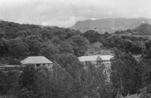 Deutsche Schule von Lushoto : Blick von einem Berg auf die Gebäude der deutschen Schule von Lushoto.