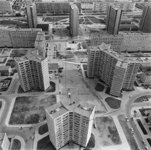 Hochhäuser im Wohnkomplex IV in Halle-Neustadt : Blickrichtung Süden