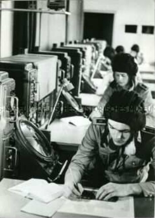 Luftabwehr-Ausbildung in der Offiziershochschule "Ernst Thälmann"
