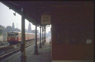 Berlin Wannsee Fernbahnsteig elTw Baureihe 475