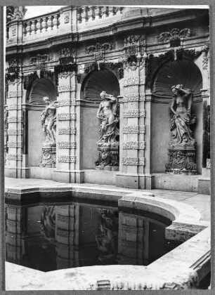 Im Nymphenbad des Dresdner Zwingers