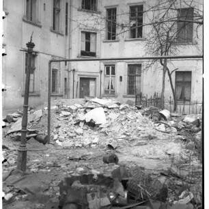 Negativ: Beschädigtes Haus, Neue Winterfeldtstraße 42, 1951
