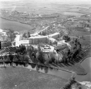Kreiskrankenhaus im Umbau (Schützenstraße 55): Luftbild: Rückseite, im Vordergrund die Trave