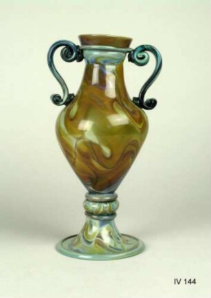 Vase mit Henkeln