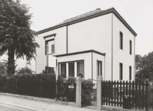 Radebeul, Rosenstraße 8. Wohnhaus (um 1890)
