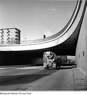 Berlin-Schmargendorf. Stadtautobahn