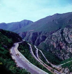 Peloponnes. Im Taygetos-Gebirge. Haarnadelkurven vor der Abfahrt nach Kalamata