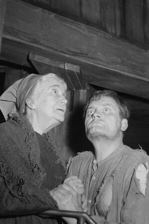 Szenenbilder aus "Hexenjagd" von A. Miller mit A. Schieske, E. Wagner, W. Borchert, Schiller-Theater
